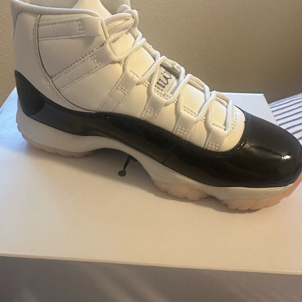 Jordan Air 11 Retro in Brown and White